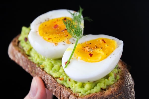 vitamin e jaja hleb foto pexels