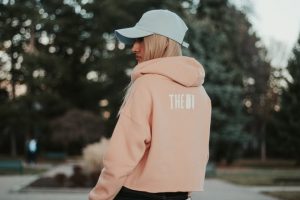 hoodie dukserica foto unsplash (1)