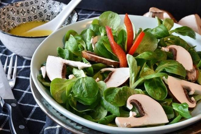namirnice za prolece salata pecurke sargarepa supa Foto Pixabay