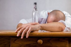 bolest zavisnosti alkoholizam foto pixabay