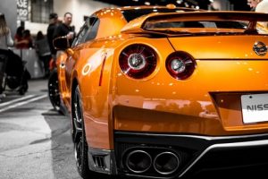 automobil nissan sajam automobila fofo unsplash
