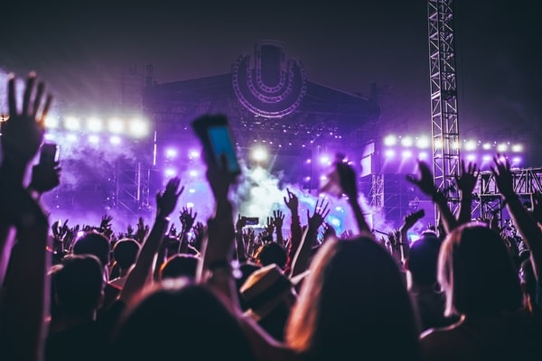 gde za vikend koncert ananas magazin foto unsplash
