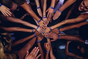 volonter, volonteri, kamp foto unsplash