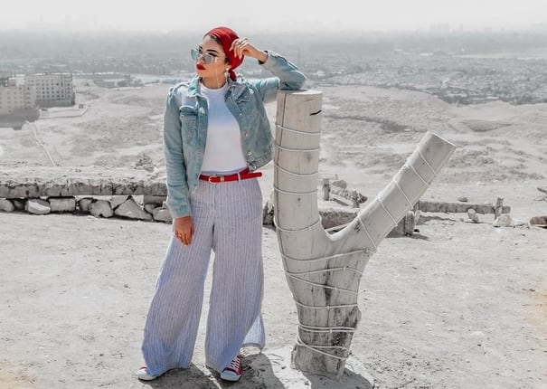 siroke pantalone leto foto unsplash (1)