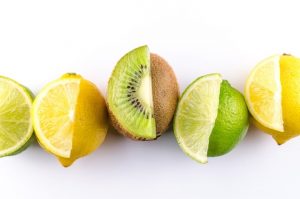 vitamin c limun, kivi foto lukas, pexels, variety-of-sliced-fruits-1414131