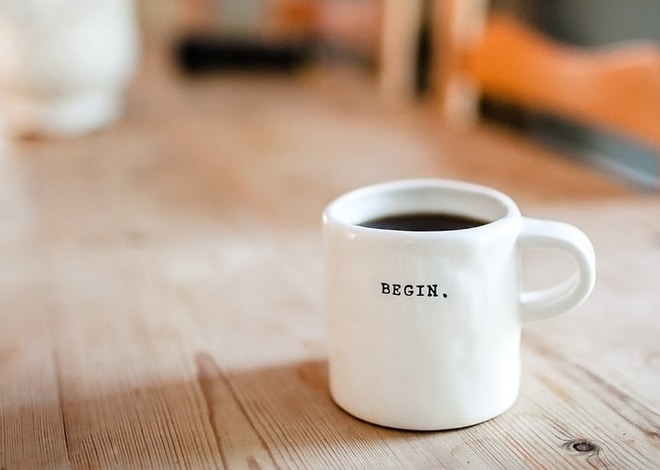 brend, pocetak, begin, coffee foto danielle-macinnes-IuLgi9PWETU-unsplash