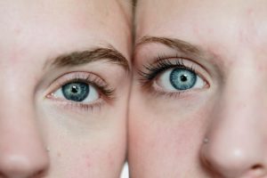 lice, koza, oci, zdravlje, maskara foto sharon-mccutcheon-NeRKgBUUDjM-unsplash