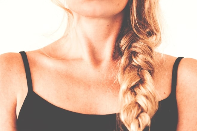 pletenica, kika, frizura woman-in-black-tank-top-with-braided-hair-167704 Photo by Lum3n from Pexels