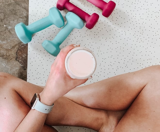 protein shake photo derick-mckinney-__QqvTI5Edc-unsplash