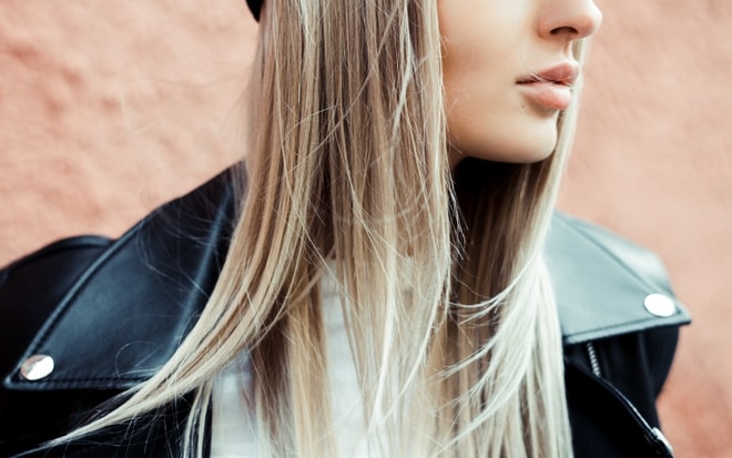 duga kosa, negovana kosa, long hair, kosa, plavusa, plava kosa foto alina-kovalchuk-BdrUHhkPA0M-unsplash