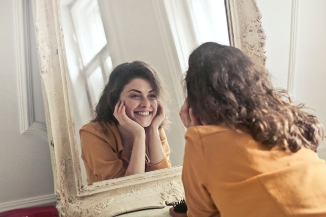 ogledalo, samopouzdanje, self esteem foto pexels-andrea-piacquadio-774866
